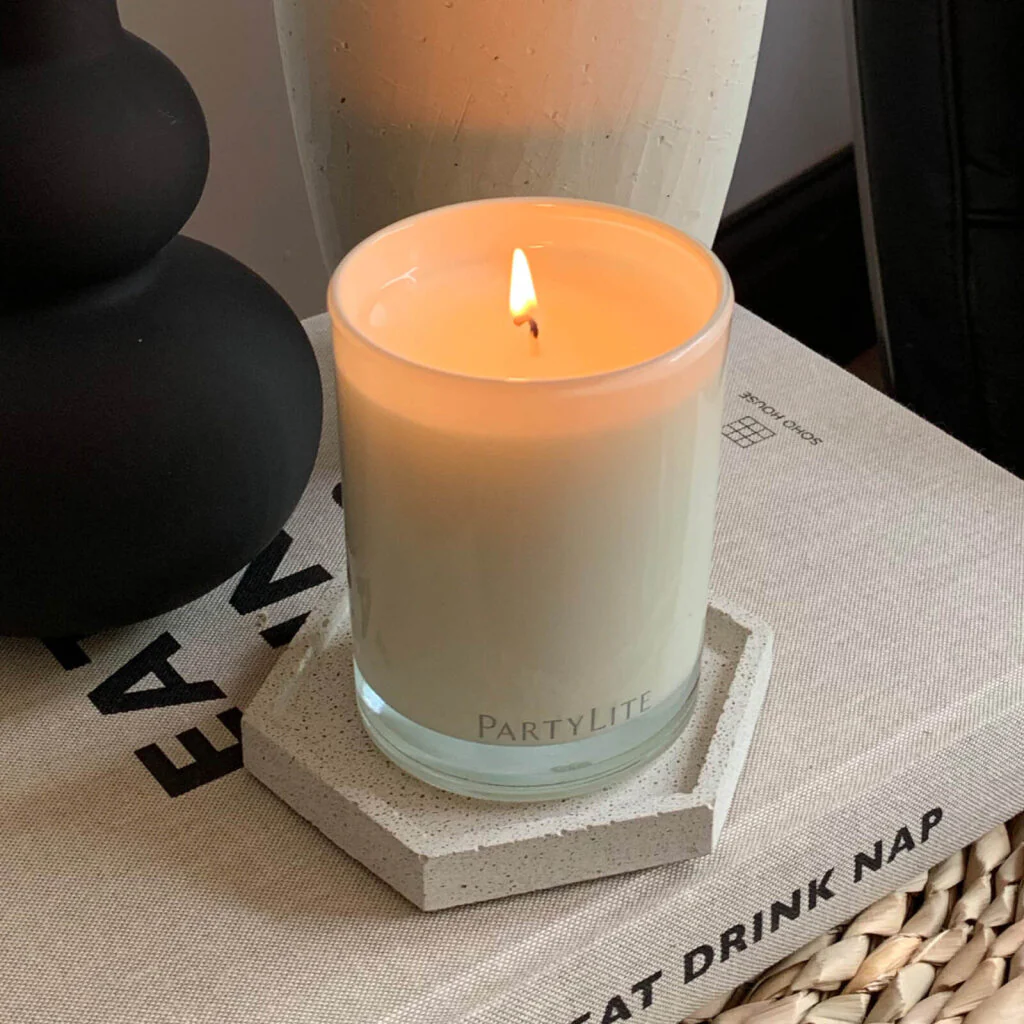 Iced Snowberries™ Escential Jar™ Candle - Image 3