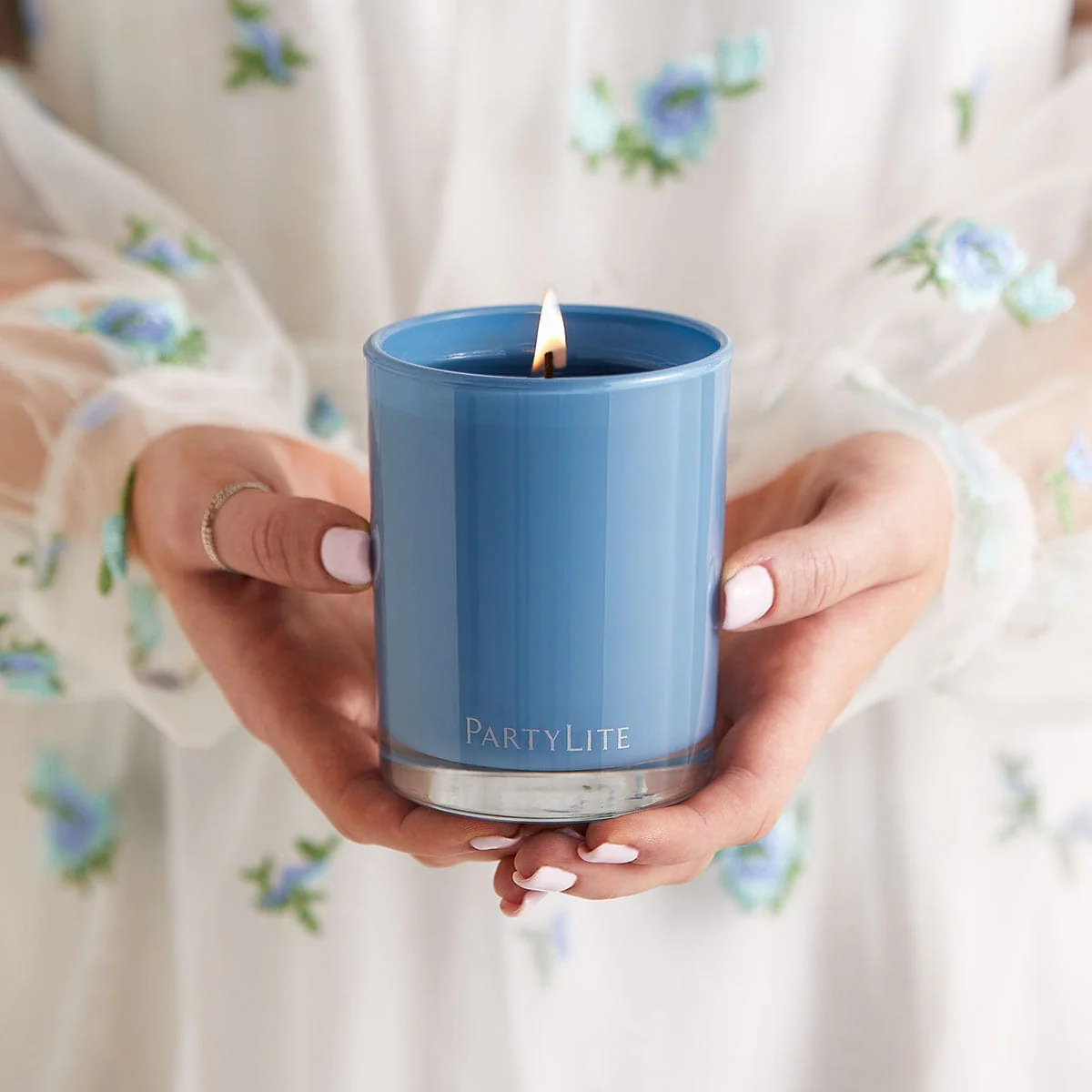 Sea Salt & Sage Escential Jar™ Candle - Image 3