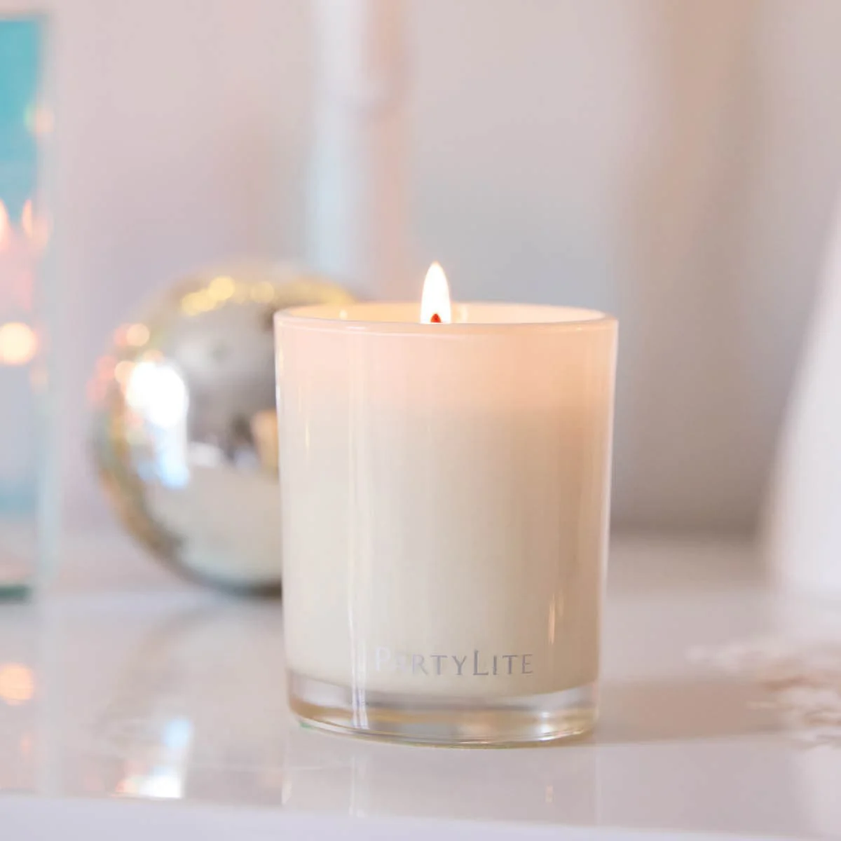 Sun-Kissed Linen Escential Jar™ Candle - Image 3